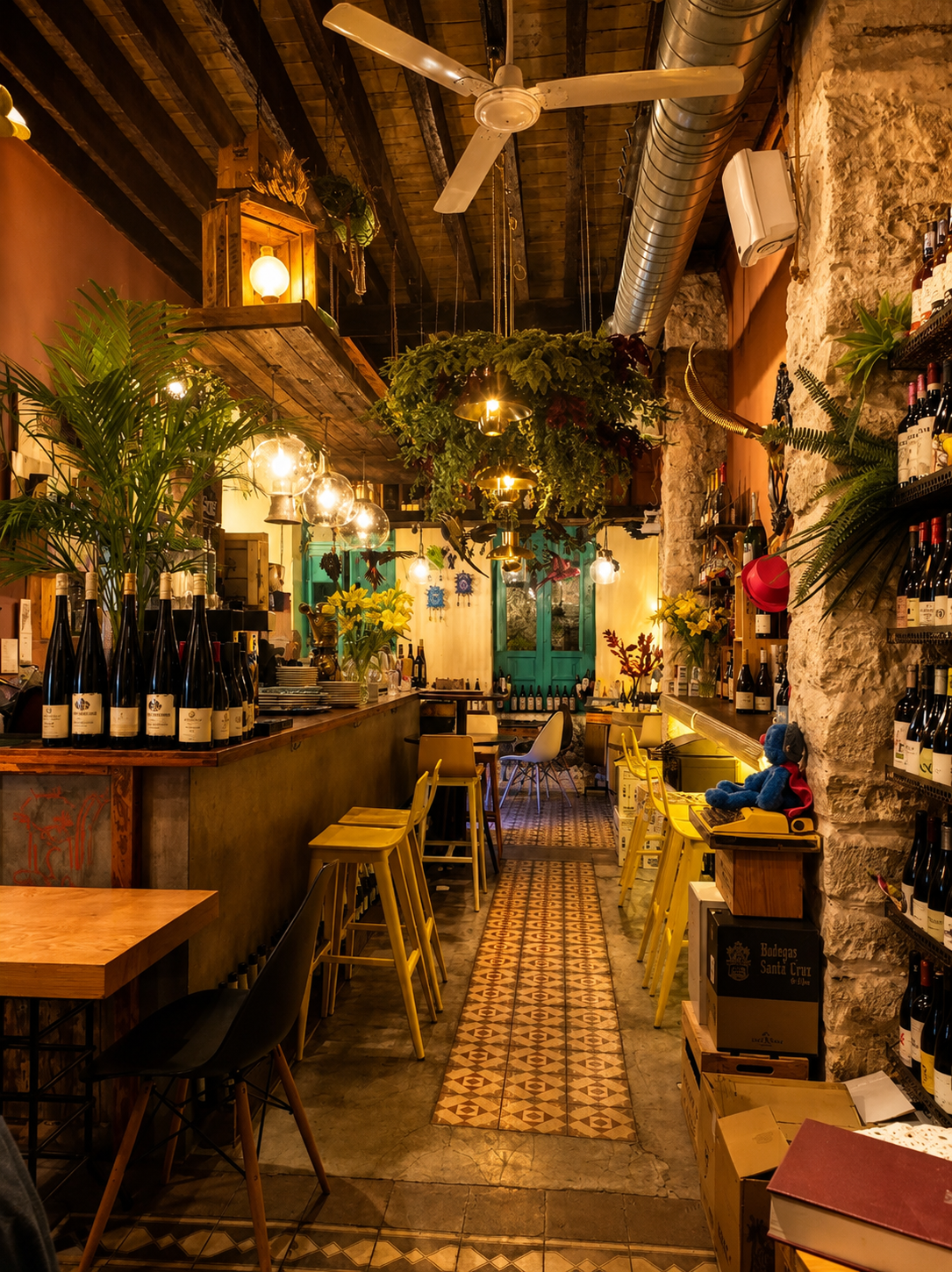 Interior de La máquina de escribir, vinoteca vintage en Alicante